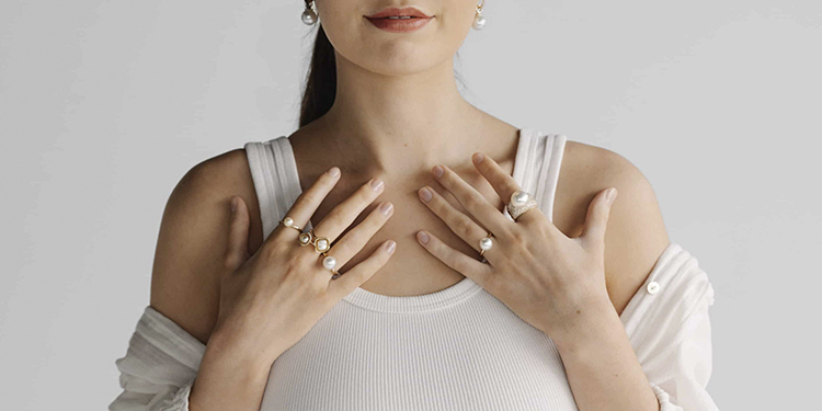 how to wear pearl rings